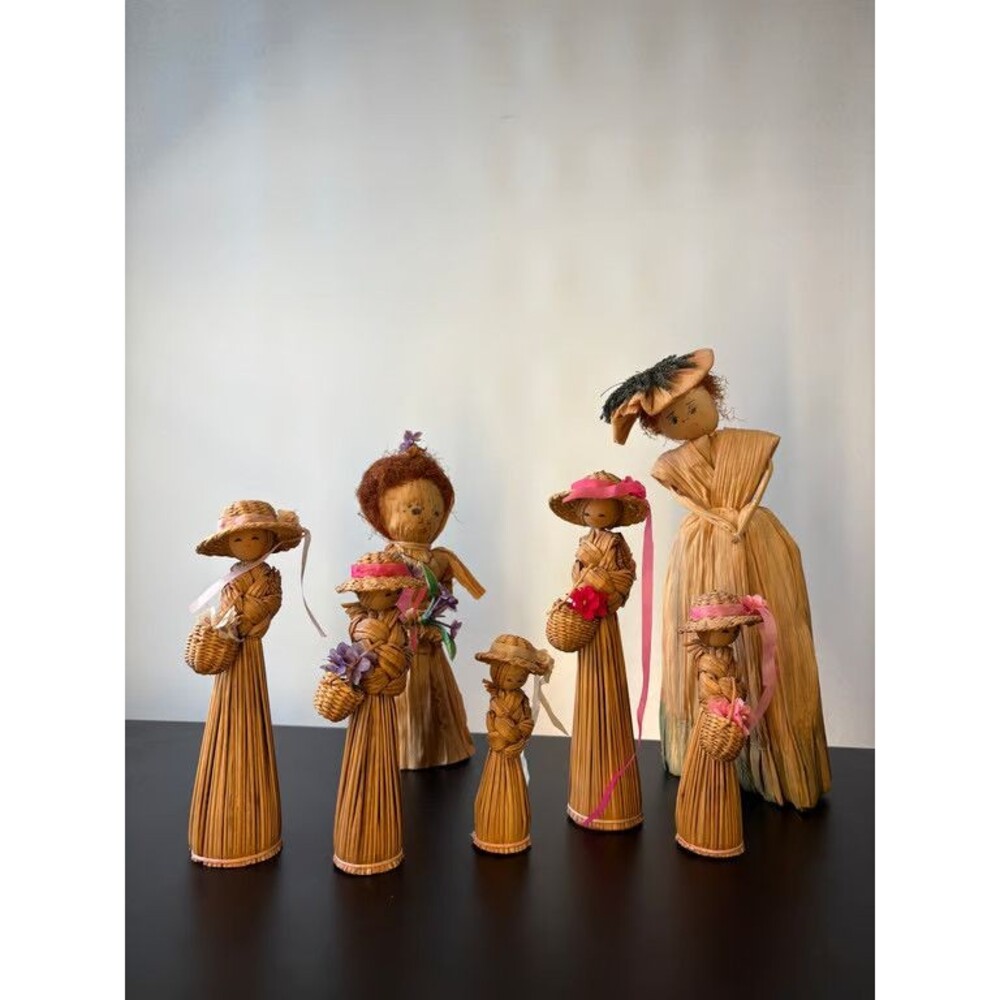 7 Corn Husk Dolls Lot Handmade Folk Art Figures Baskets Straw Hats Appalachian